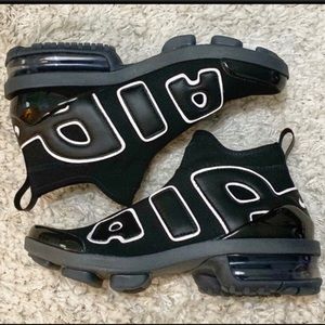 NIKE AIRQUENT SNEAKERS